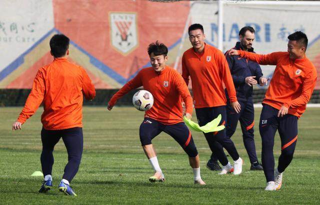 星空体育官网-泰山遭遇残阵烦恼今日斗宿敌 费莱尼尚未满血复活